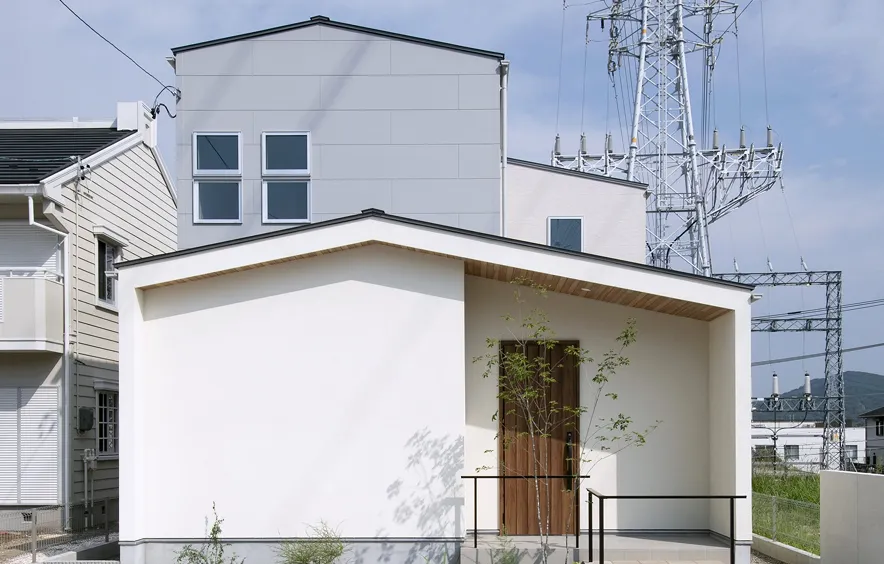 大きな吹き抜けリビングのある家の画像